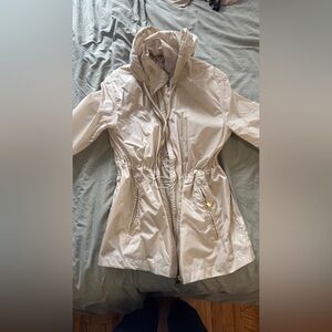Tommy Hilfiger light weight rain jacket 
Never worn 
Size small